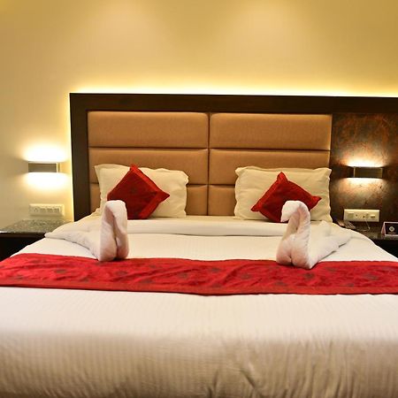 Hotel Golden Riviera Mysuru Zewnętrze zdjęcie