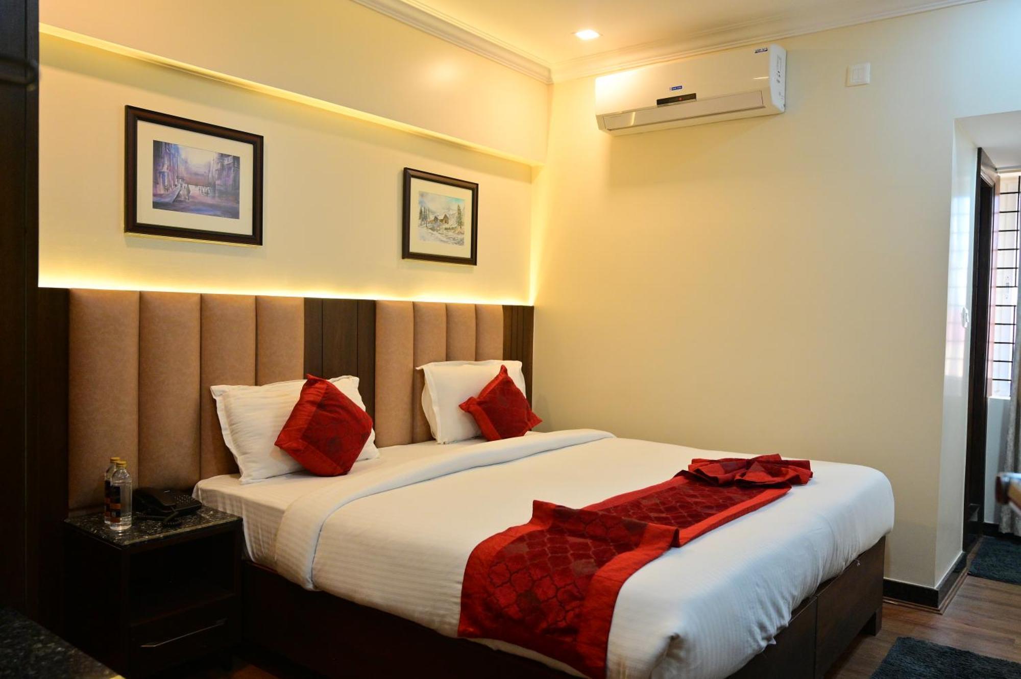 Hotel Golden Riviera Mysuru Zewnętrze zdjęcie