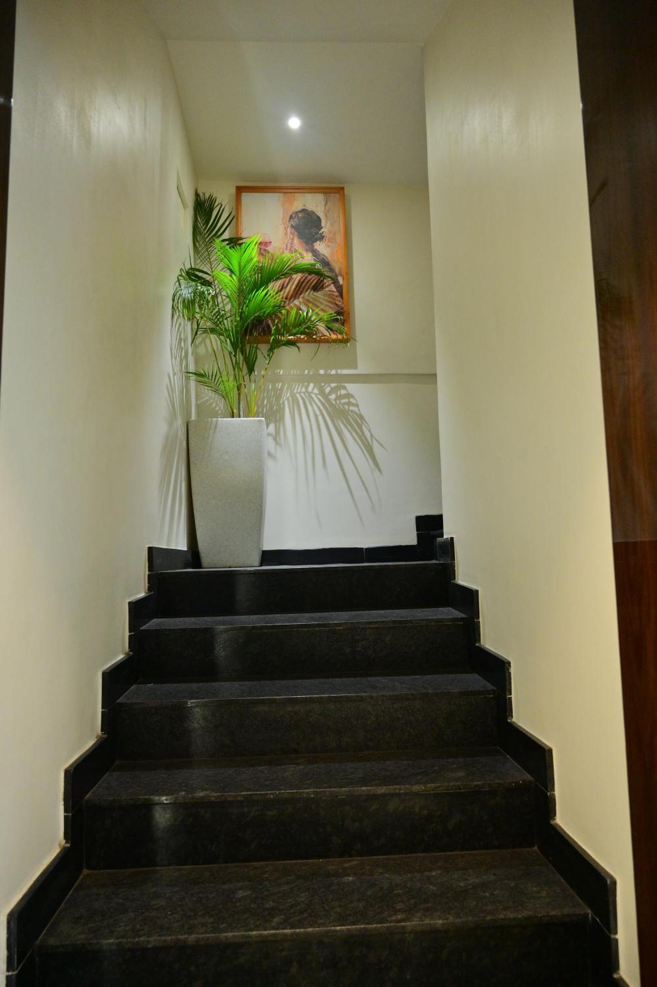 Hotel Golden Riviera Mysuru Zewnętrze zdjęcie