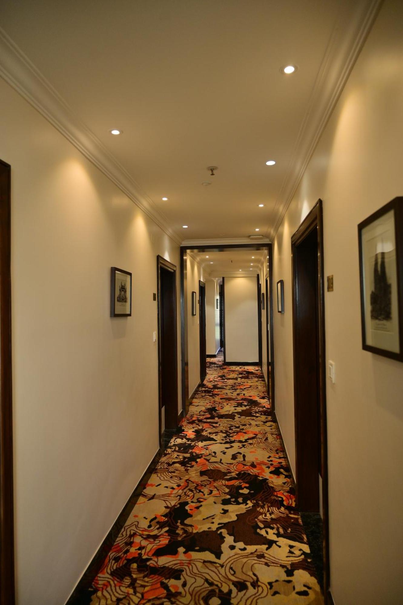 Hotel Golden Riviera Mysuru Zewnętrze zdjęcie