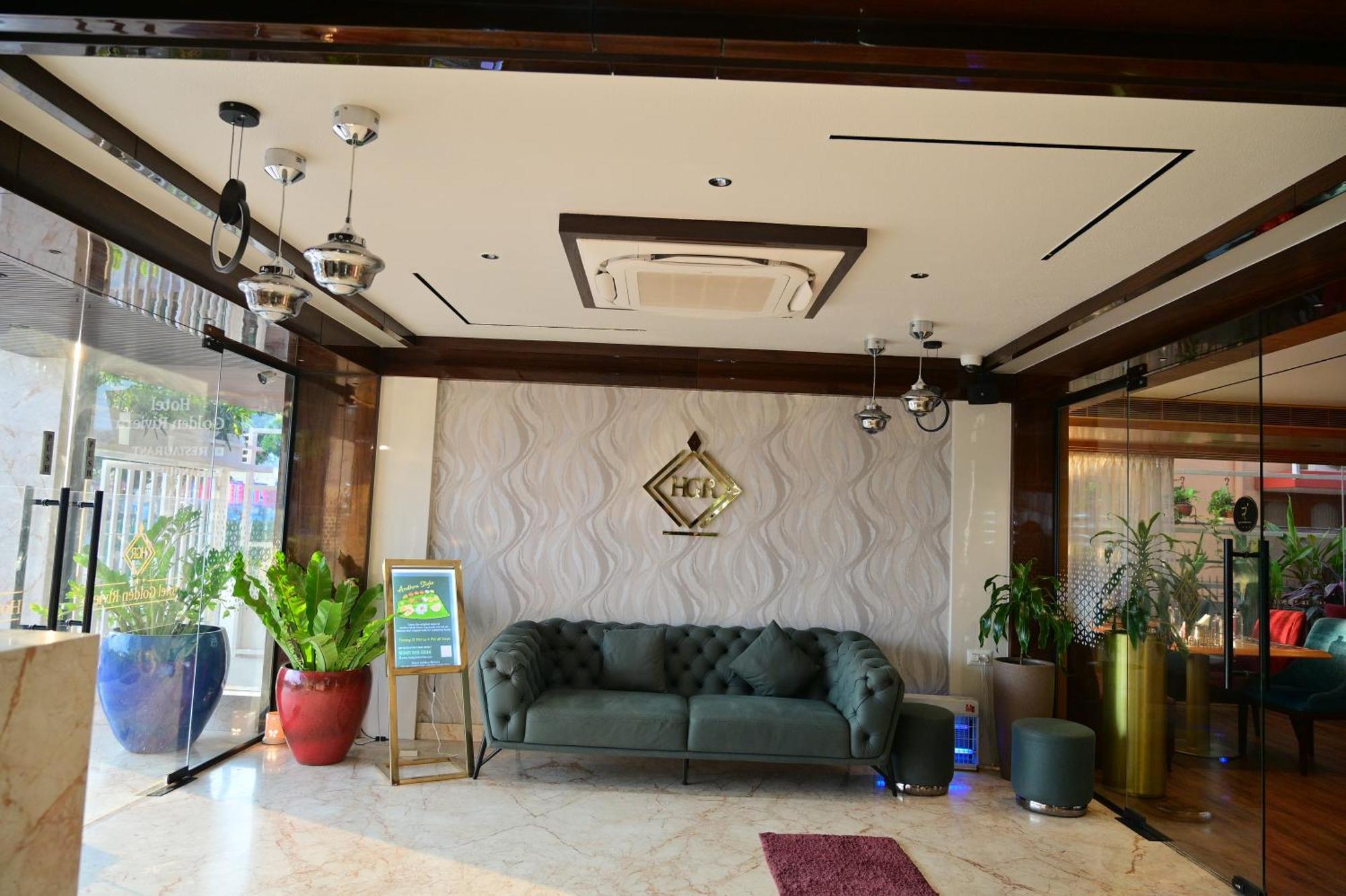 Hotel Golden Riviera Mysuru Zewnętrze zdjęcie