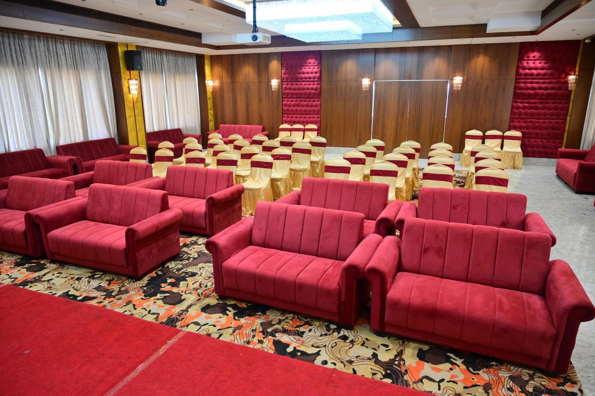 Hotel Golden Riviera Mysuru Zewnętrze zdjęcie