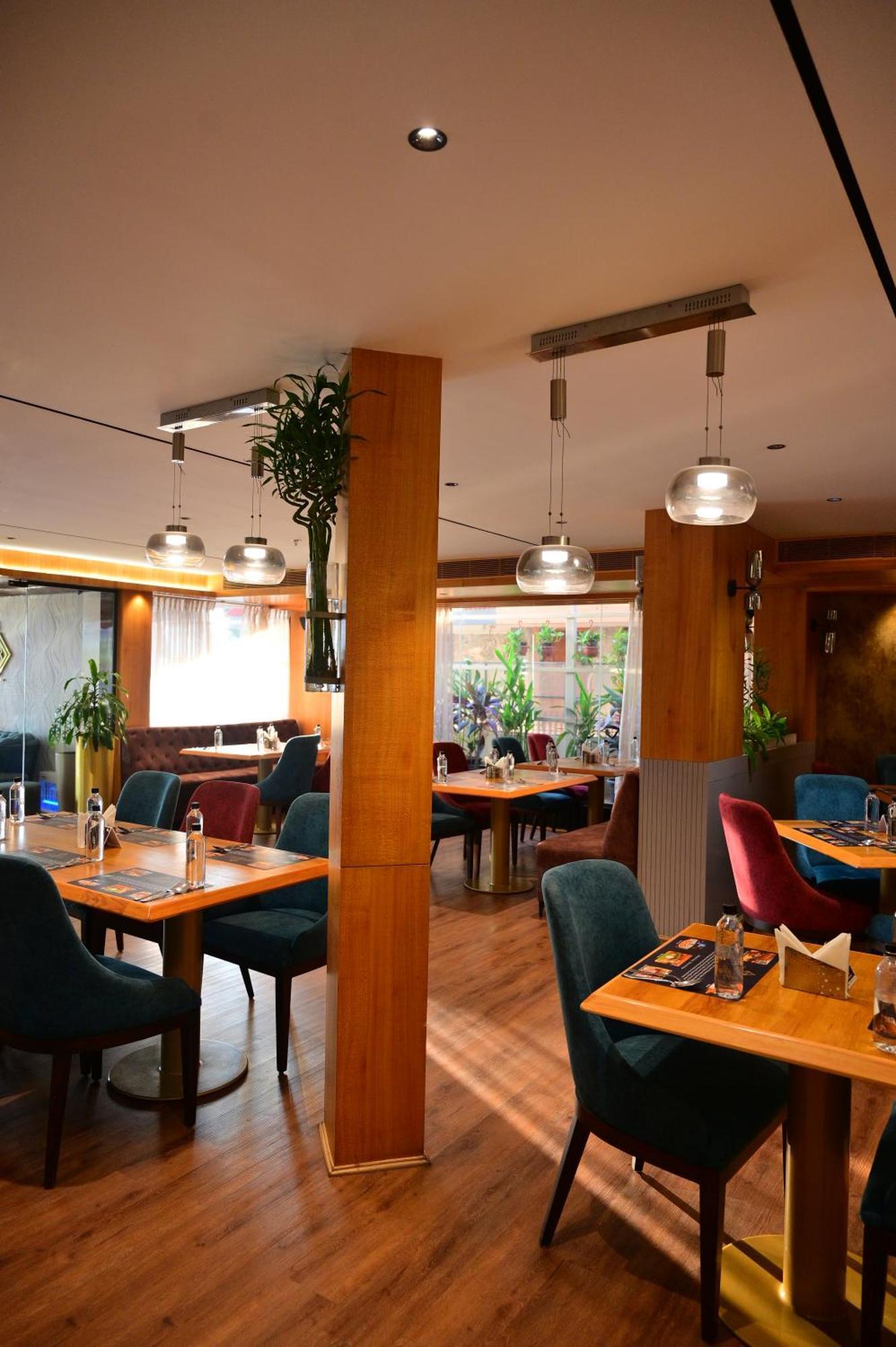 Hotel Golden Riviera Mysuru Zewnętrze zdjęcie