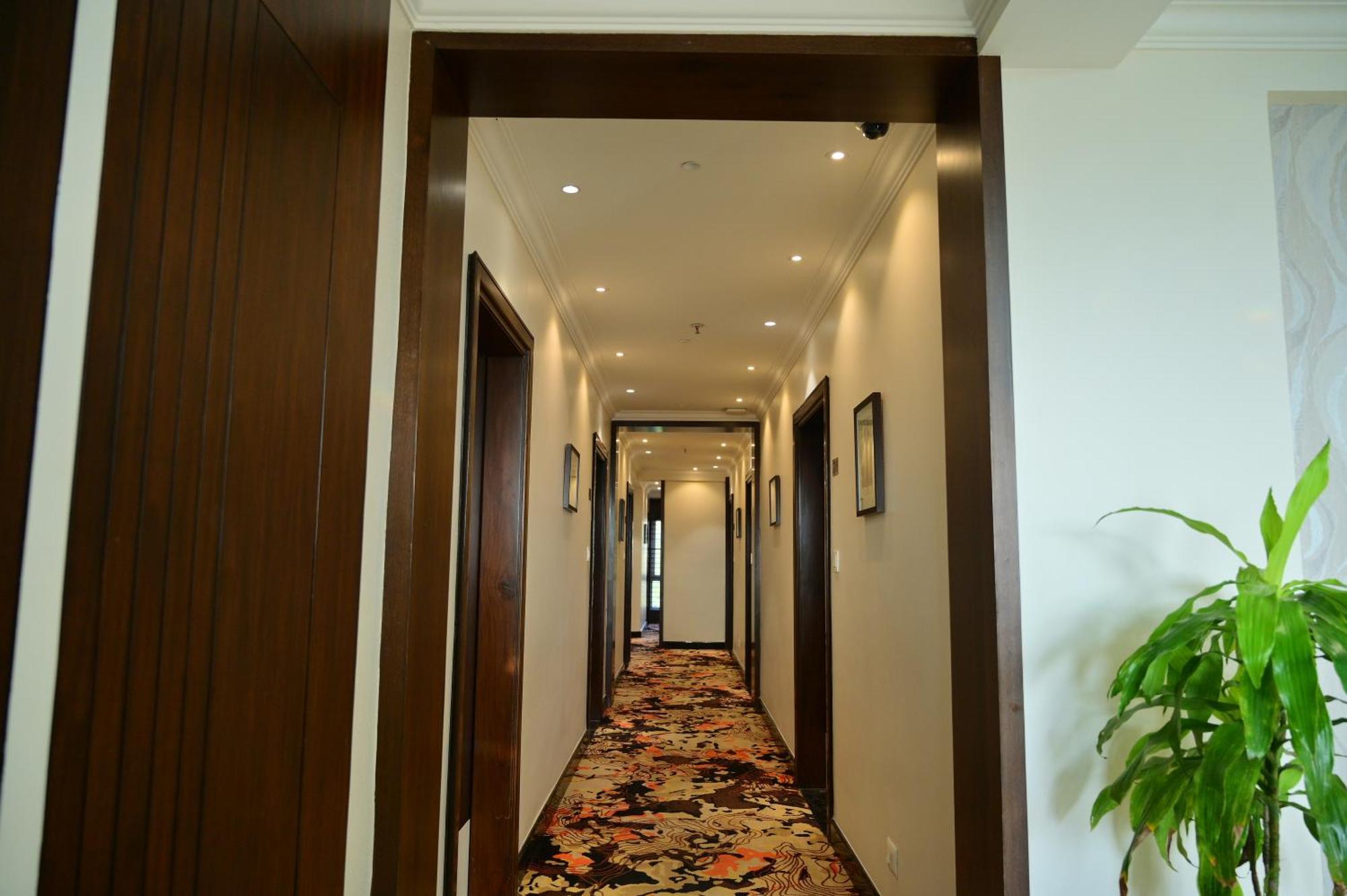 Hotel Golden Riviera Mysuru Zewnętrze zdjęcie