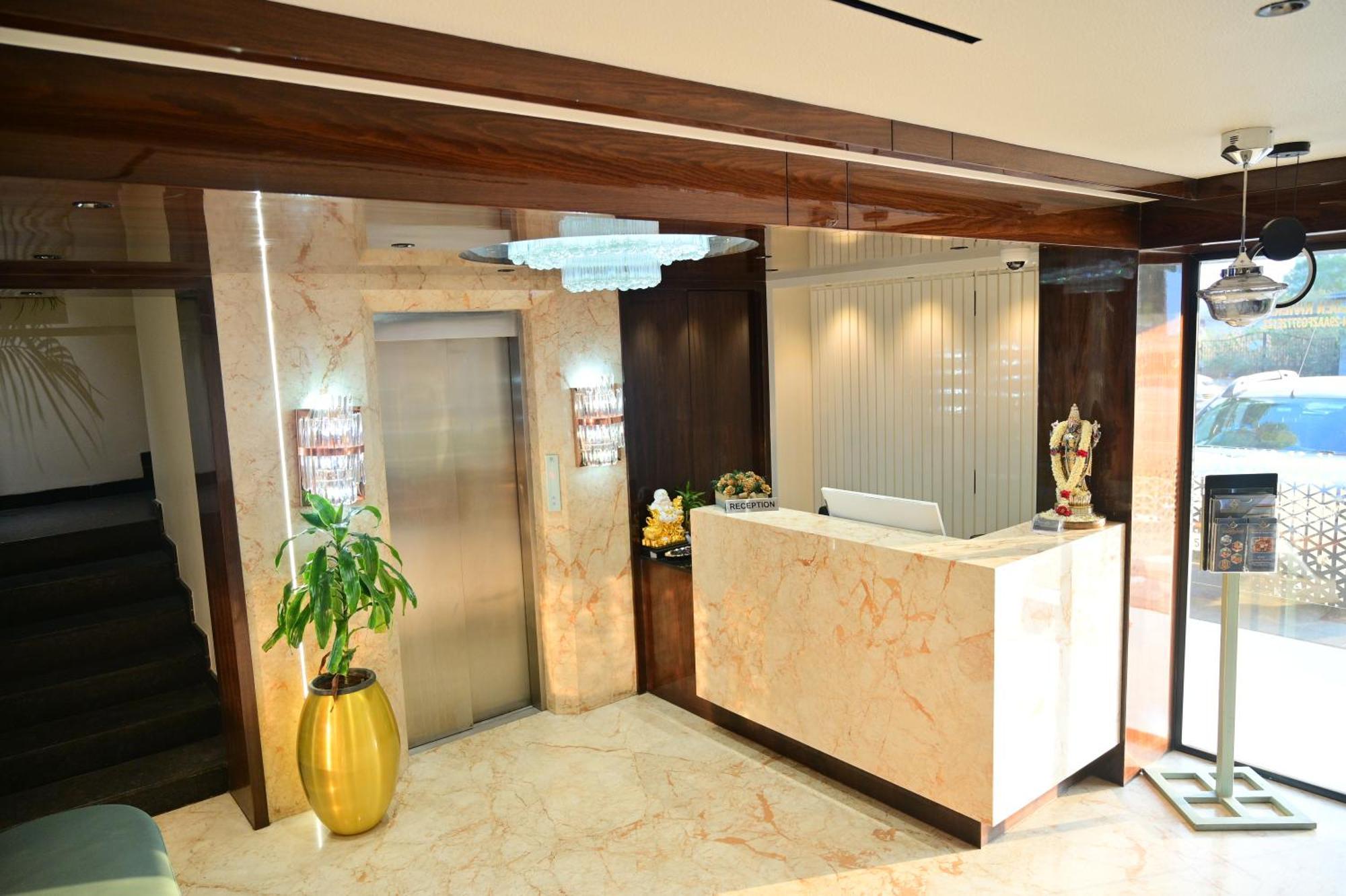 Hotel Golden Riviera Mysuru Zewnętrze zdjęcie