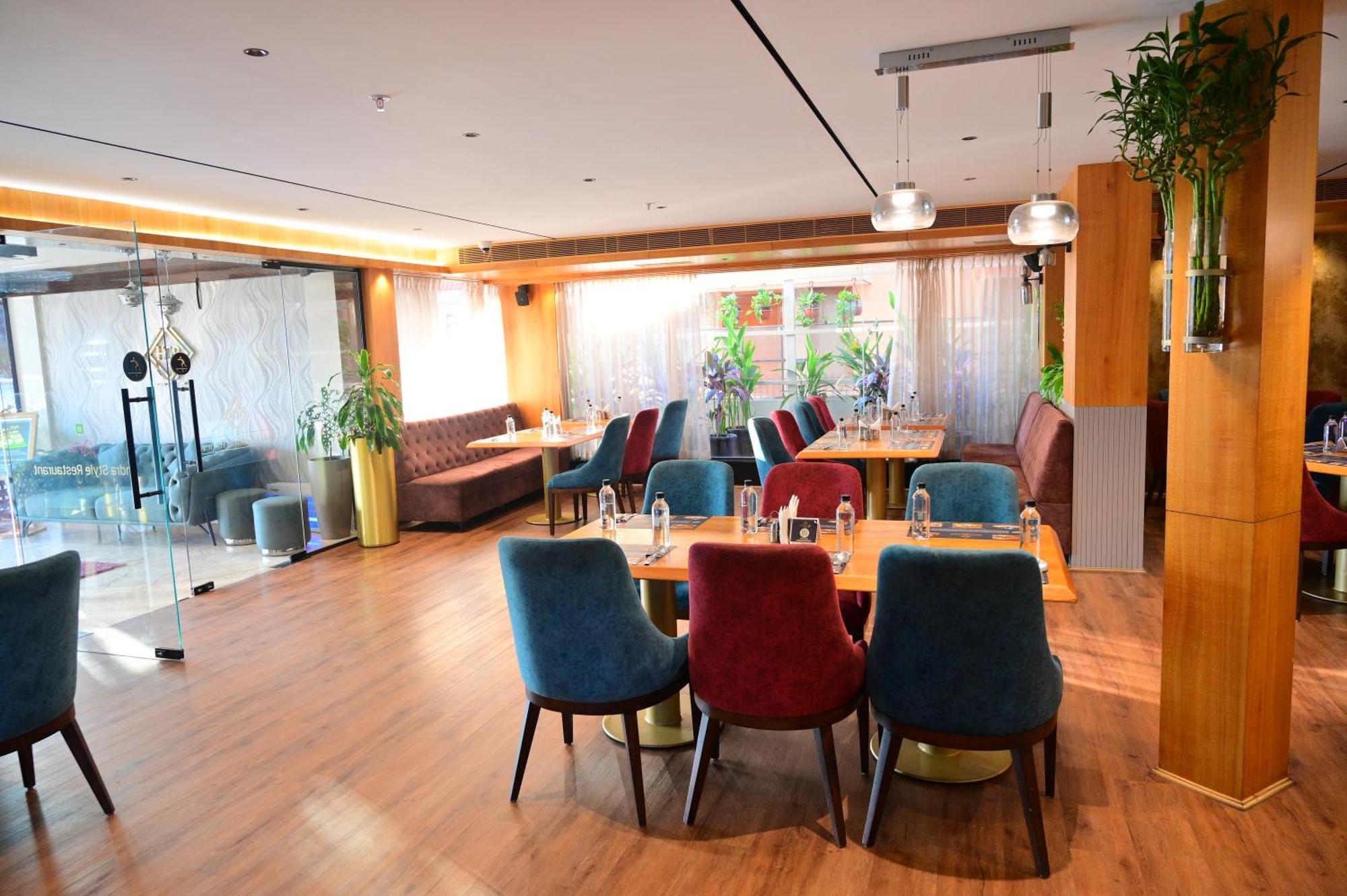 Hotel Golden Riviera Mysuru Zewnętrze zdjęcie